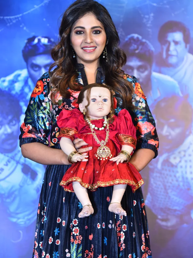 Actress Anjali Shines in Geethanjali Malli Vachhindi Movie First Look Launch Event