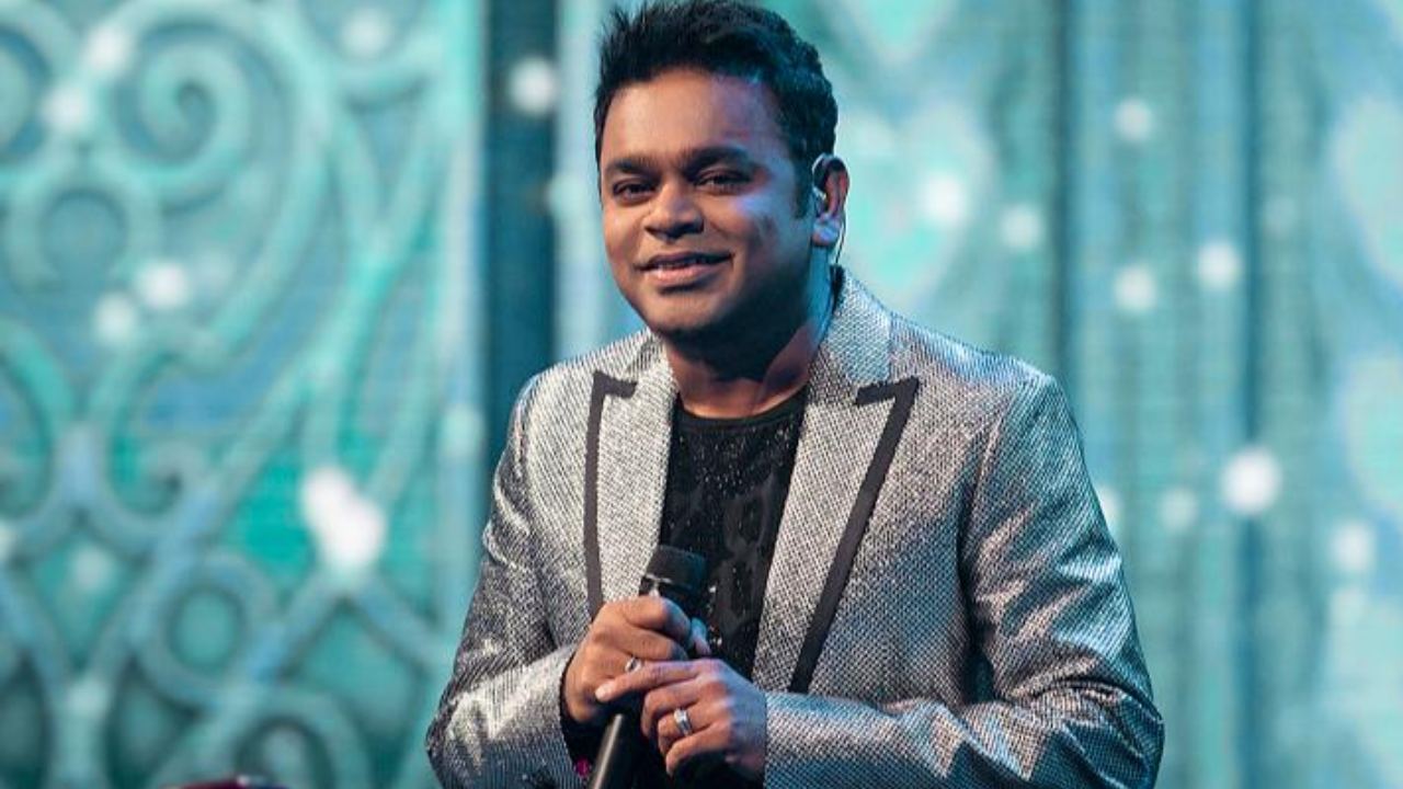 AR Rahaman : AIతో చనిపోయిన సింగర్స్ వాయిస్ని తీసుకొచ్చి.. సాంగ్ పాడించిన రెహమాన్.. ఏ సినిమా కోసమో తెలుసా? AR Rahaman : AIతో చనిపోయిన సింగర్స్ వాయిస్ని తీసుకొచ్చి.. సాంగ్ పాడించిన రెహమాన్.. ఏ సినిమా కోసమో తెలుసా?