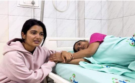 ప్రియాంక జైన్: బిగ్ బాస్ కంటెస్టెంట్ తల్లికి క్యాన్సర్.. ఎమోషనల్ నటి ప్రియాంక జైన్: బిగ్ బాస్ కంటెస్టెంట్ తల్లికి క్యాన్సర్.. ఎమోషనల్ నటి