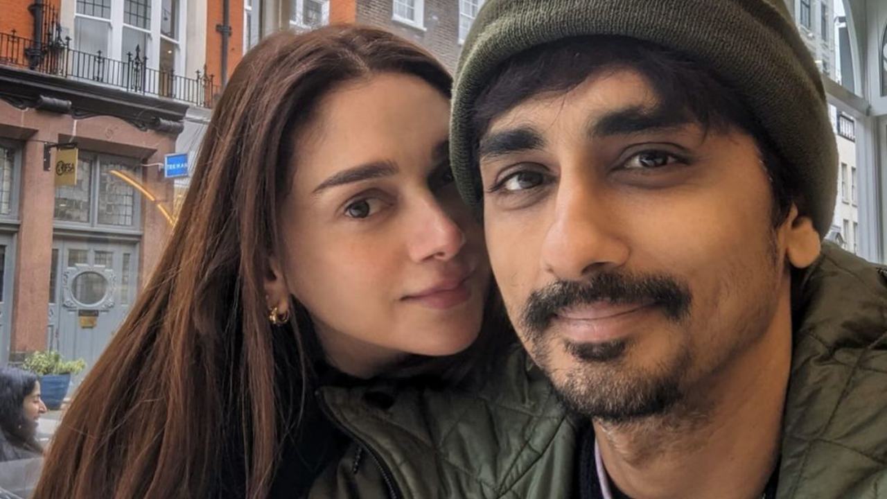 Siddharth – Aditi : సిద్దార్థ్ , అదితి ఈ ఫొటోతో రిలేషన్షిప్ పై క్లారిటీ ఇచ్చారా?.. రెండో పెళ్లి చేసుకోబోతున్నారా? Siddharth – Aditi : సిద్దార్థ్ , అదితి ఈ ఫొటోతో రిలేషన్షిప్ పై క్లారిటీ ఇచ్చారా?.. రెండో పెళ్లి చేసుకోబోతున్నారా?