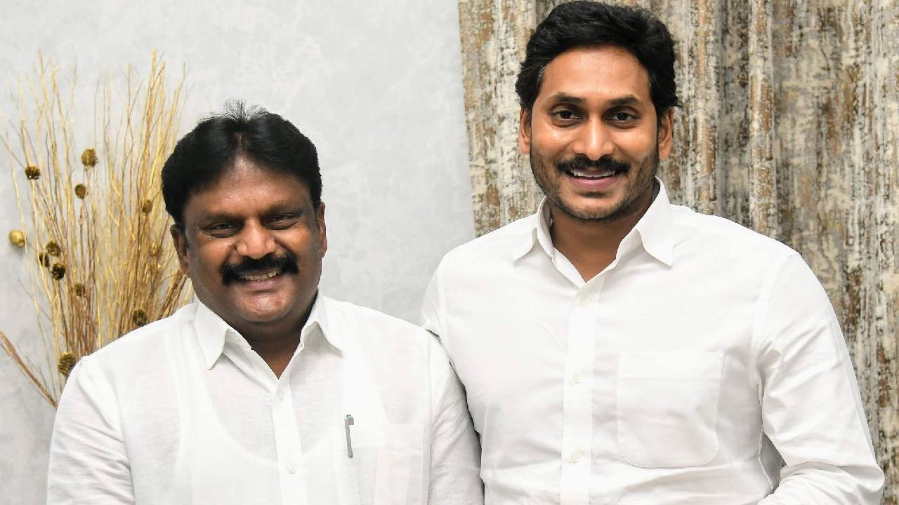 Vunnamatla eliza: వైసీపీ నుంచి టిక్కెట్ కోసం అమరావతిలోనే ఎమ్మెల్యే మకాం.. ఉత్కంఠ.. Vunnamatla eliza: వైసీపీ నుంచి టిక్కెట్ కోసం అమరావతిలోనే ఎమ్మెల్యే మకాం.. ఉత్కంఠ..