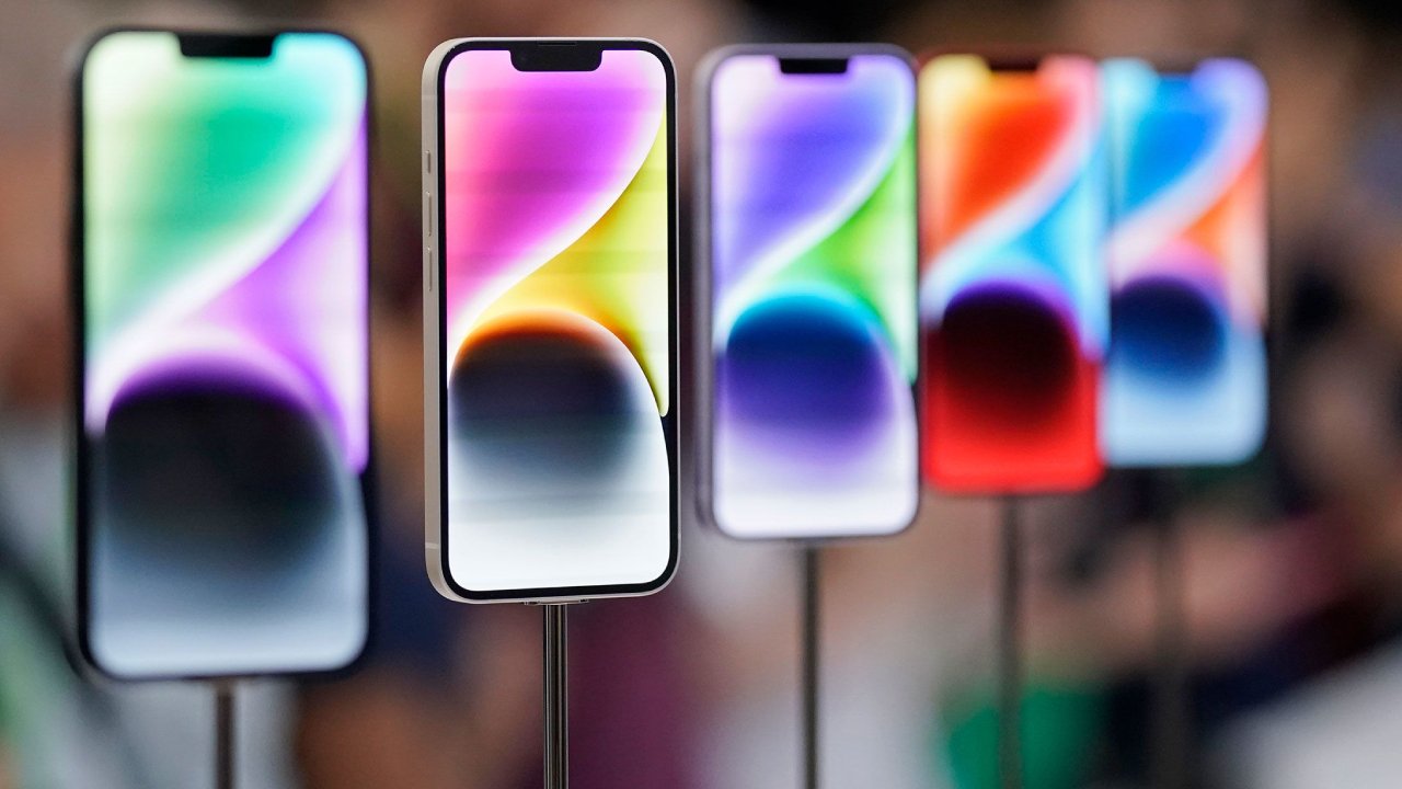 Apple CEO Tim Cook : భారత్లో రికార్డు స్థాయిలో ఐఫోన్ విక్రయాలు.. ఫస్ట్ టైమ్ శాంసంగ్ను అధిగమించిన ఆపిల్ Apple CEO Tim Cook says iPhone sales booming in India