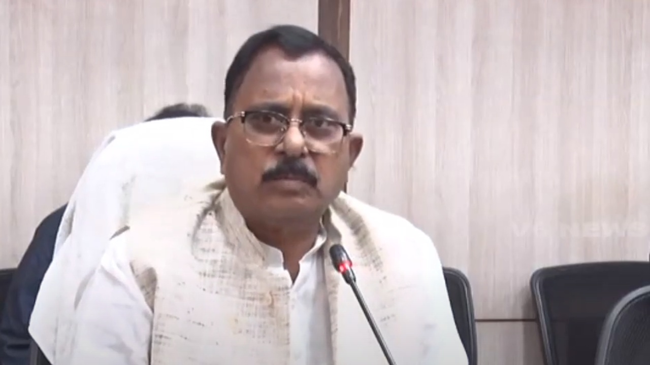Gossip Garage: వరుస వివాదాల్లో కాంగ్రెస్ ఎంపీ మల్లురవి.. రాష్ట్ర ఇంచార్జ్ మీనాక్షి నటరాజన్ క్లాస్ తీసుకున్నారా? Gossip Garage: వరుస వివాదాల్లో కాంగ్రెస్ ఎంపీ మల్లురవి.. రాష్ట్ర ఇంచార్జ్ మీనాక్షి నటరాజన్ క్లాస్ తీసుకున్నారా?