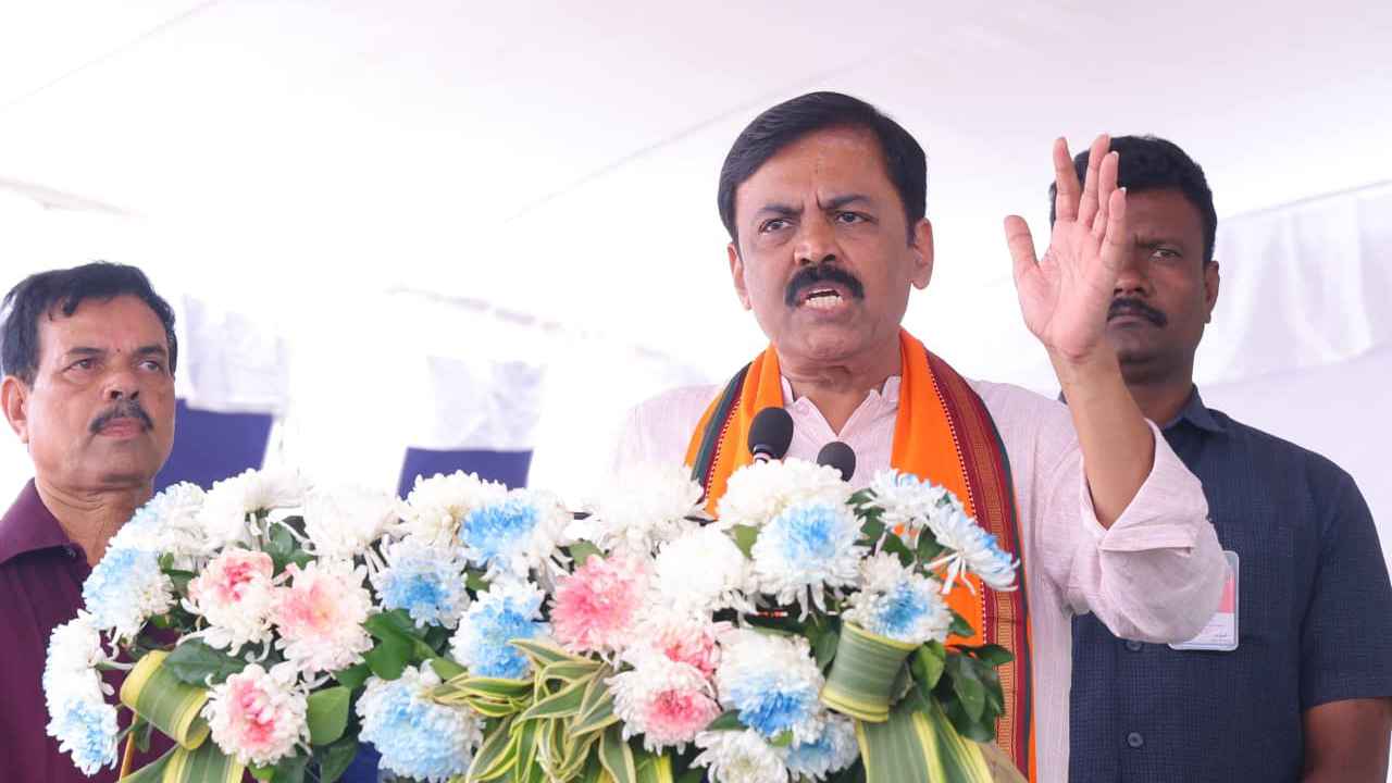 టార్గెట్ 370.. బీజేపీని తక్కువ అంచనా వేస్తే భంగపాటు ఖాయం- జీవీఎల్ టార్గెట్ 370.. బీజేపీని తక్కువ అంచనా వేస్తే భంగపాటు ఖాయం- జీవీఎల్