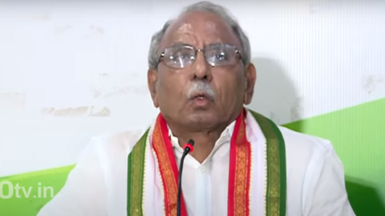 చంద్రబాబు, సీఎం జగన్ ఢిల్లీ పర్యటనలపై కేవీపీ రామచంద్రరావు కీలక వ్యాఖ్యలు చంద్రబాబు, సీఎం జగన్ ఢిల్లీ పర్యటనలపై కేవీపీ రామచంద్రరావు కీలక వ్యాఖ్యలు
