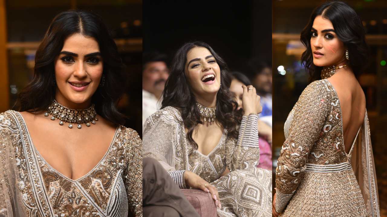 Kavya Thapar : ఈగల్ ప్రీ రిలీజ్ ఈవెంట్లో కావ్య థాపర్ మెరుపులు..