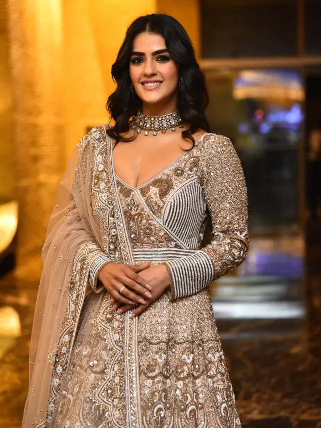 Kavya Thapar Cute Looks in Eagle Movie Pre Release event