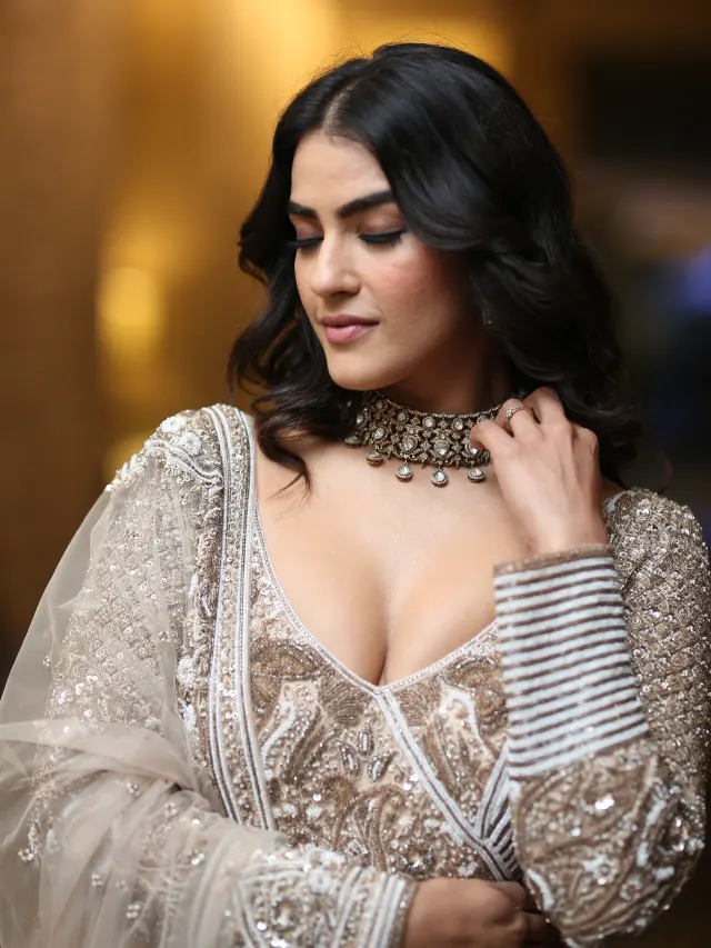 Kavya Thapar Cute Looks in Eagle Movie Pre Release event