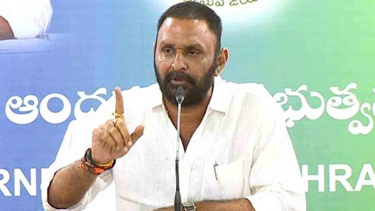 వాలంటీర్ల జీతాలు పెంచుతామని చంద్రబాబు అంటున్నారు.. కానీ, ఏం చేస్తారో తెలుసా?: కొడాలి నాని వాలంటీర్ల జీతాలు పెంచుతామని చంద్రబాబు అంటున్నారు.. కానీ, ఏం చేస్తారో తెలుసా?: కొడాలి నాని
