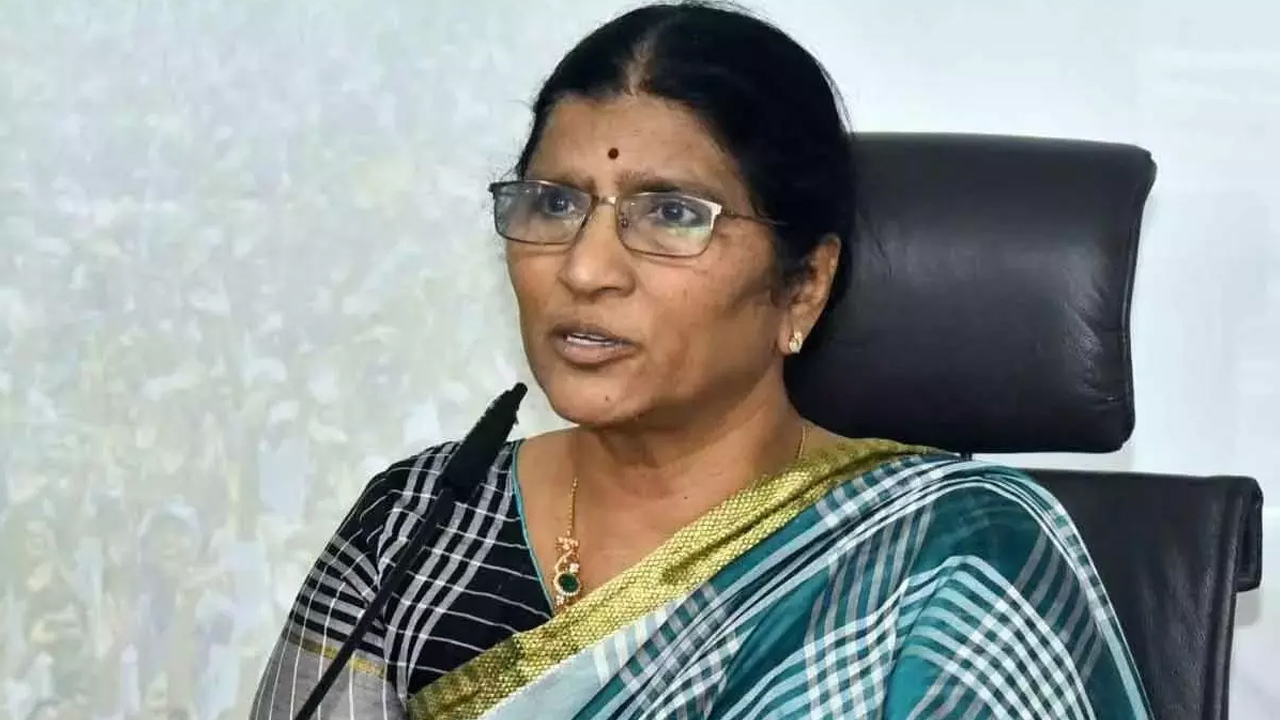 ఎన్టీఆర్కు భారతరత్న ఇస్తామంటే కుటుంబ సభ్యులే వద్దన్నారు.. లక్ష్మీపార్వతి కీలక వ్యాఖ్యలు ఎన్టీఆర్కు భారతరత్న ఇస్తామంటే కుటుంబ సభ్యులే వద్దన్నారు.. లక్ష్మీపార్వతి కీలక వ్యాఖ్యలు
