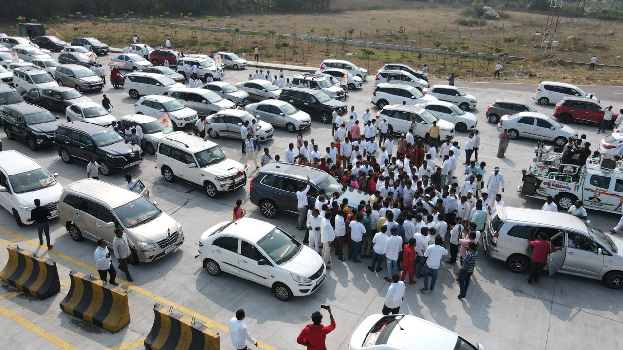 Telangana Dy CM Bhatti wife Mallu Nandini holds huge rally of 500 cars