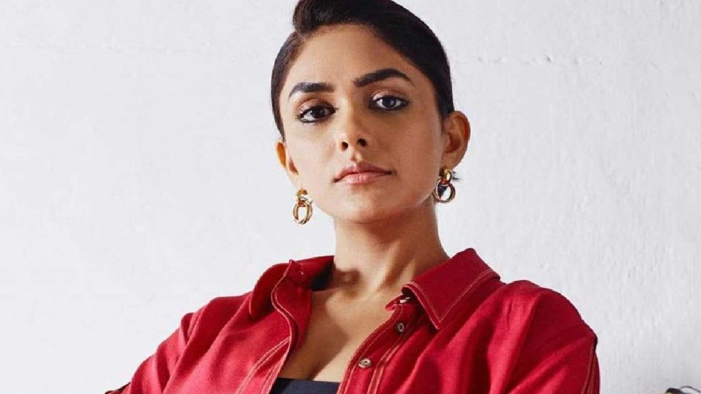 Mrunal Thakur shares her bitter experience about nepotism in bollywood