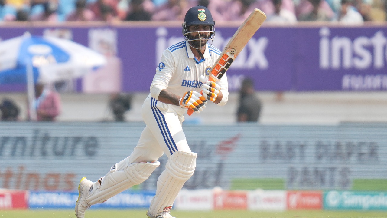 Ravindra Jadeja : రాజ్కోట్లో రవీంద్ర జడేజా సూపర్ సెంచరీ.. Ravindra Jadeja : రాజ్కోట్లో రవీంద్ర జడేజా సూపర్ సెంచరీ..