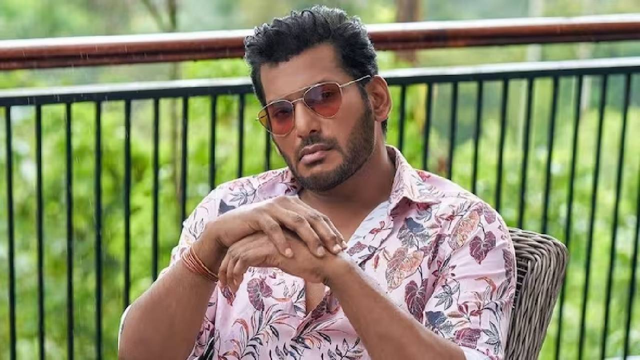 Vishal : విజయ్ బాటలోనే విశాల్.. కొత్త పార్టీ పెడతారా? కొత్త పార్టీపై ఏమన్నారంటే? Vishal : విజయ్ బాటలోనే విశాల్.. కొత్త పార్టీ పెడతారా? కొత్త పార్టీపై ఏమన్నారంటే?