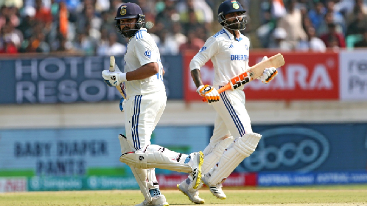 IND vs ENG 3rd Test : రాజ్కోట్లో రప్ఫాడించిన రోహిత్, జడేజా.. భారీ స్కోరు దిశగా భారత్.. ముగిసిన తొలి రోజు ఆట IND vs ENG 3rd Test : రాజ్కోట్లో రప్ఫాడించిన రోహిత్, జడేజా.. భారీ స్కోరు దిశగా భారత్.. ముగిసిన తొలి రోజు ఆట