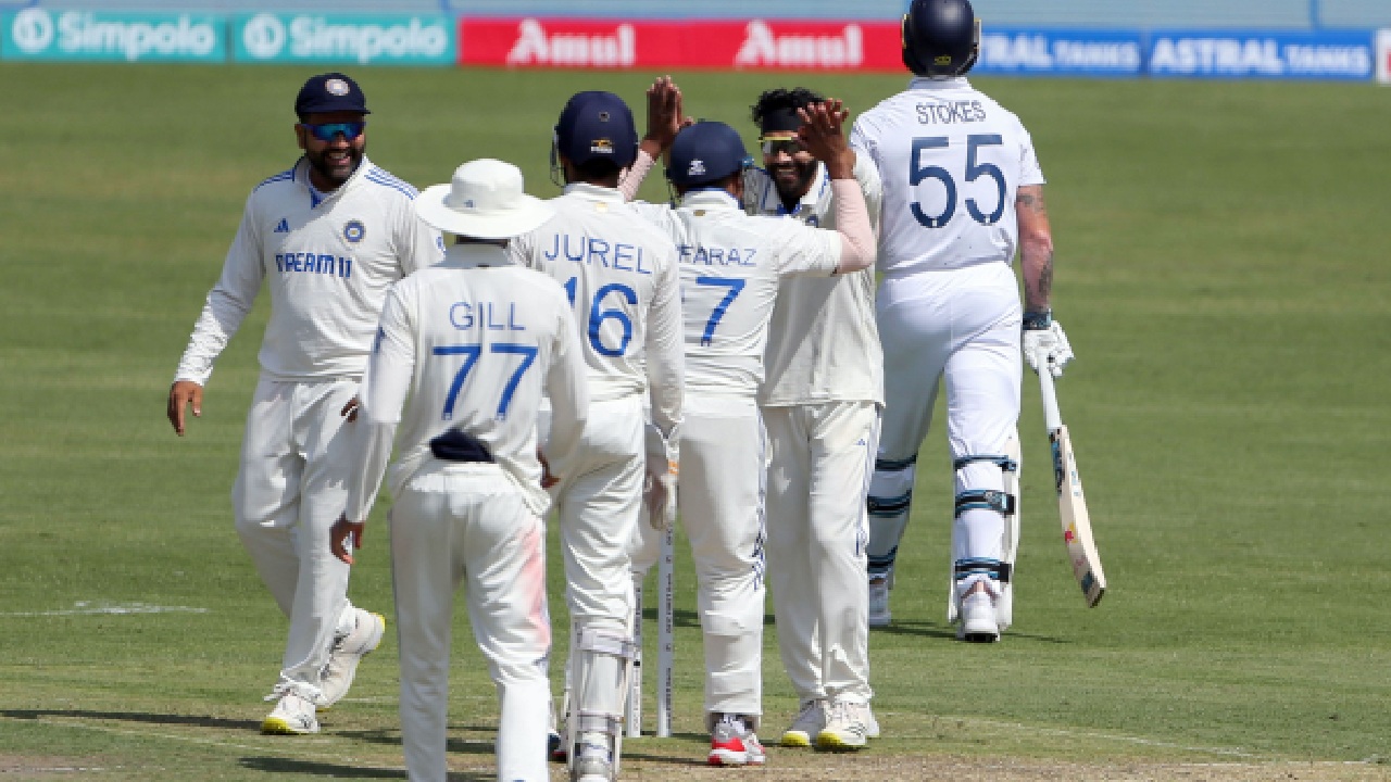 IND vs ENG 4th test : శతక్కొట్టిన రూట్.. ముగిసిన తొలి రోజు ఆట IND vs ENG 4th test : శతక్కొట్టిన రూట్.. ముగిసిన తొలి రోజు ఆట