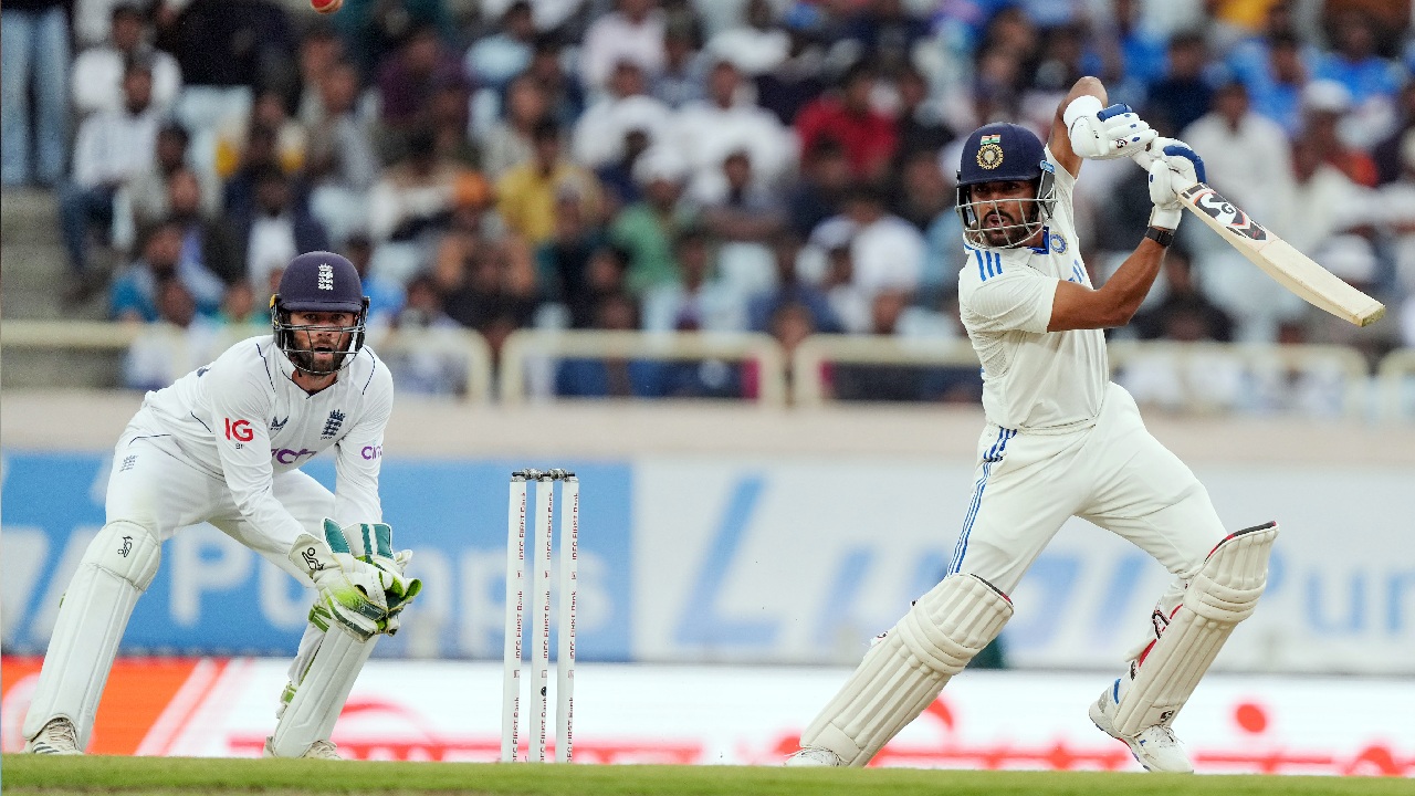 Dhruv Jurel : ధ్రువ్ జురెల్ సెంచరీ మిస్.. ఇంగ్లాండ్కు స్వల్ప ఆధిక్యం Dhruv Jurel : ధ్రువ్ జురెల్ సెంచరీ మిస్.. ఇంగ్లాండ్కు స్వల్ప ఆధిక్యం