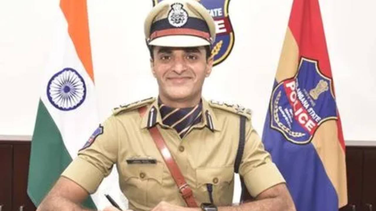 Dr Tarun Joshi IPS : ఎవరెస్ట్ ఎక్కడమే రాచకొండ కొత్త సీపీ టార్గెట్ అట..ఇప్పటికి 6 పర్వతాలు అధిరోహించి పోలీస్ బాస్ Dr Tarun Joshi IPS : ఎవరెస్ట్ ఎక్కడమే రాచకొండ కొత్త సీపీ టార్గెట్ అట..ఇప్పటికి 6 పర్వతాలు అధిరోహించి పోలీస్ బాస్