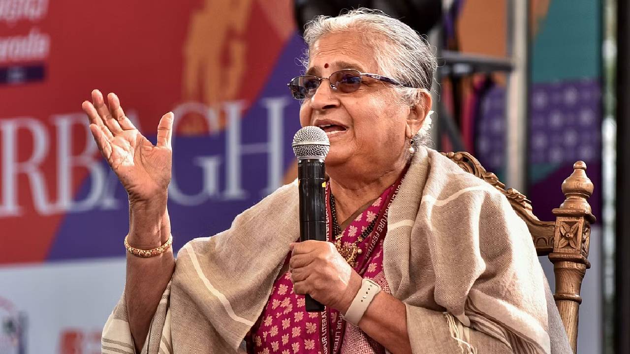 Sudha Murthy : సుధామూర్తి, నారాయణమూర్తి ప్రేమకథకు పునాది వేసింది పుస్తకాలేనట.. ఆ స్టోరీ ఏంటో తెలుసా? Sudha Murthy : సుధామూర్తి, నారాయణమూర్తి ప్రేమకథకు పునాది వేసింది పుస్తకాలేనట.. ఆ స్టోరీ ఏంటో తెలుసా?