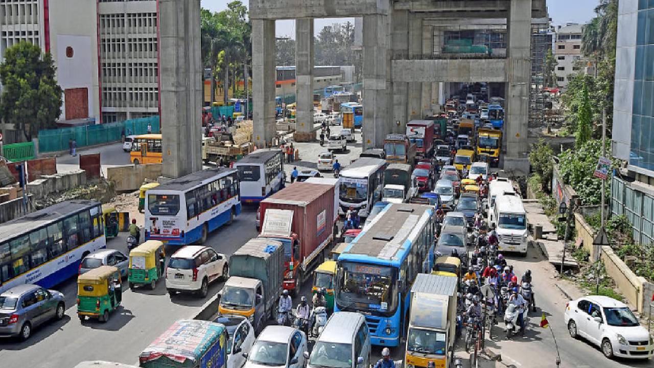 Bengaluru : బాబోయ్.. అక్కడ వాహనం పార్క్ చేస్తే అన్ని శాపనార్థాలా? Bengaluru : బాబోయ్.. అక్కడ వాహనం పార్క్ చేస్తే అన్ని శాపనార్థాలా?