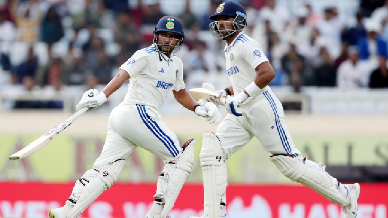 IND vs ENG 4th Test : ముగిసిన మూడో రోజు ఆట.. టీమ్ఇండియా 40/0 IND vs ENG 4th Test : ముగిసిన మూడో రోజు ఆట.. టీమ్ఇండియా 40/0