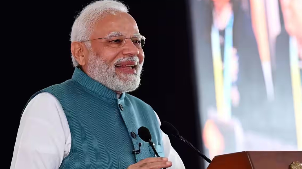 PM Modi : తెలంగాణలో ప్రధాని మోదీ పర్యటన తేదీలు ఖరారు.. ఏఏ జిల్లాల్లో పర్యటిస్తారంటే? పూర్తి షెడ్యూల్ ఇలా.. PM Modi : తెలంగాణలో ప్రధాని మోదీ పర్యటన తేదీలు ఖరారు.. ఏఏ జిల్లాల్లో పర్యటిస్తారంటే? పూర్తి షెడ్యూల్ ఇలా..