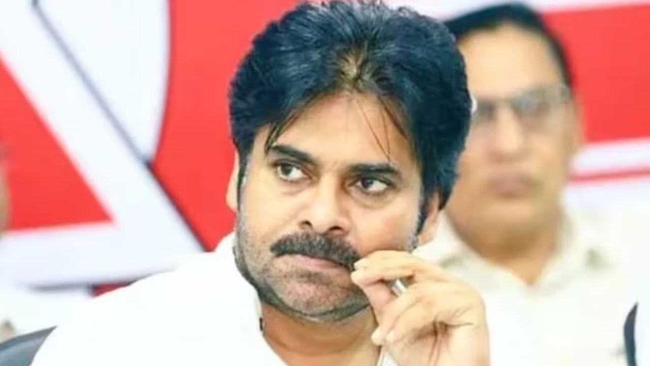 భీమవరంలో సొంత ఇంటికోసం పవన్ సెర్చింగ్.. వాళ్లకు స్ట్రాంగ్ కౌంటర్ ఇచ్చేందుకేనా! భీమవరంలో సొంత ఇంటికోసం పవన్ సెర్చింగ్.. వాళ్లకు స్ట్రాంగ్ కౌంటర్ ఇచ్చేందుకేనా!