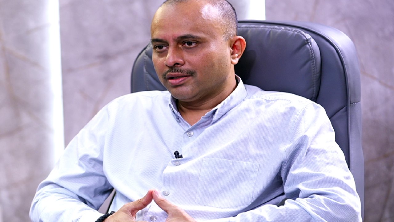 TG Vishwa Prasad : ‘ఈగల్’ నిర్మాత వైరల్ ట్వీట్.. అవినీతి గురించి మాట్లాడుతుంటే.. వారెందుకు భుజాలు తడుముకుంటున్నారు.. TG Vishwa Prasad : ‘ఈగల్’ నిర్మాత వైరల్ ట్వీట్.. అవినీతి గురించి మాట్లాడుతుంటే.. వారెందుకు భుజాలు తడుముకుంటున్నారు..