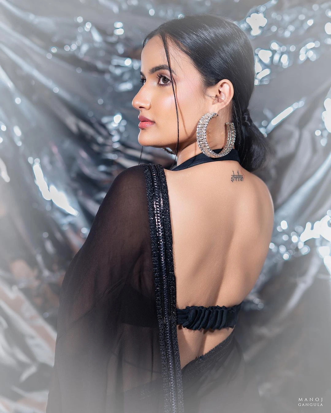 Siri Hanumanthu shines in black saree photos gone viral