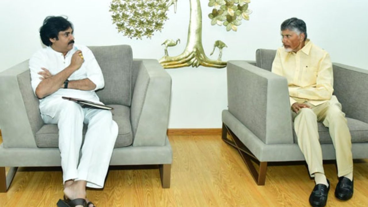 TDP- Janasena Alliance : చంద్రబాబుతో ముగిసిన పవన్ భేటీ.. రెండుసార్లు భేటీలో అదే చర్చ..! TDP- Janasena Alliance : చంద్రబాబుతో ముగిసిన పవన్ భేటీ.. రెండుసార్లు భేటీలో అదే చర్చ..!