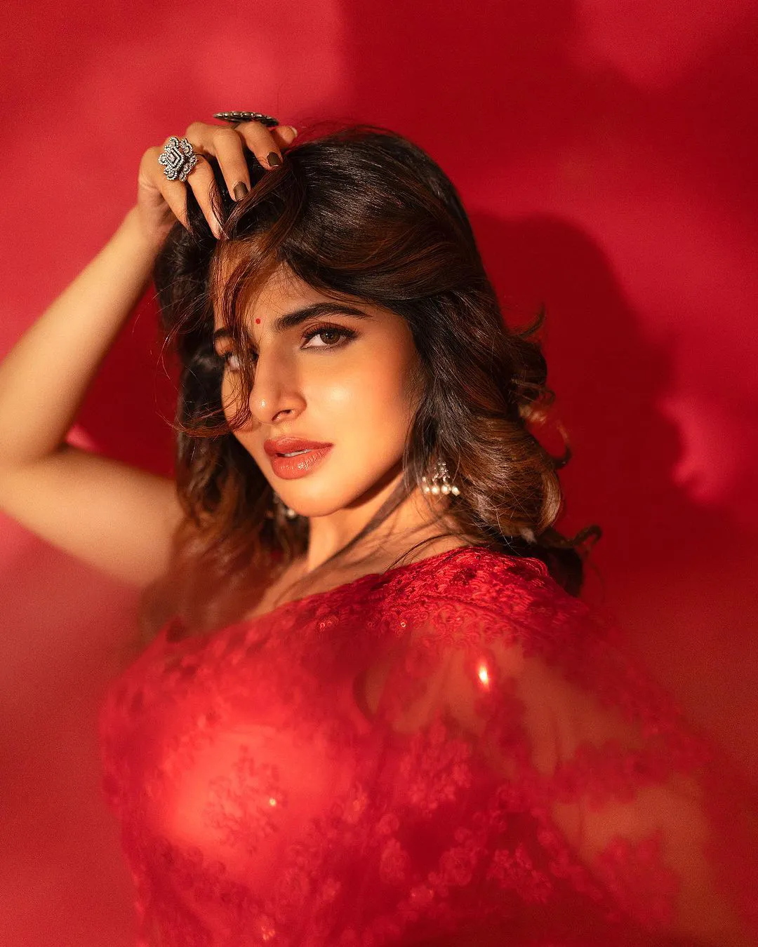 Tamil Actress Iswarya Menon shines in red saree like as rose Photos