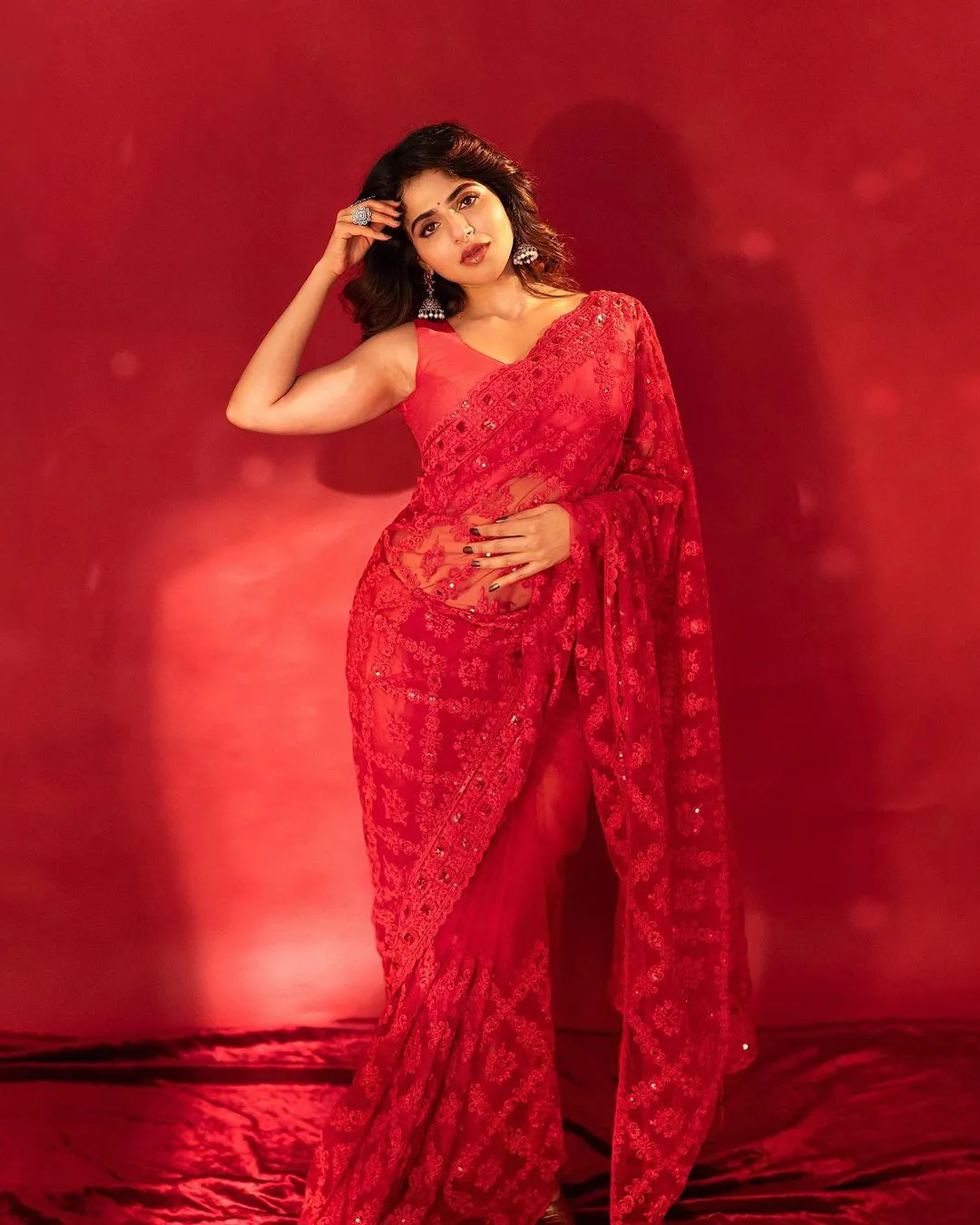 Tamil Actress Iswarya Menon shines in red saree like as rose Photos
