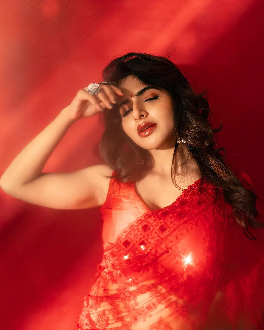 Tamil Actress Iswarya Menon shines in red saree like as rose Photos