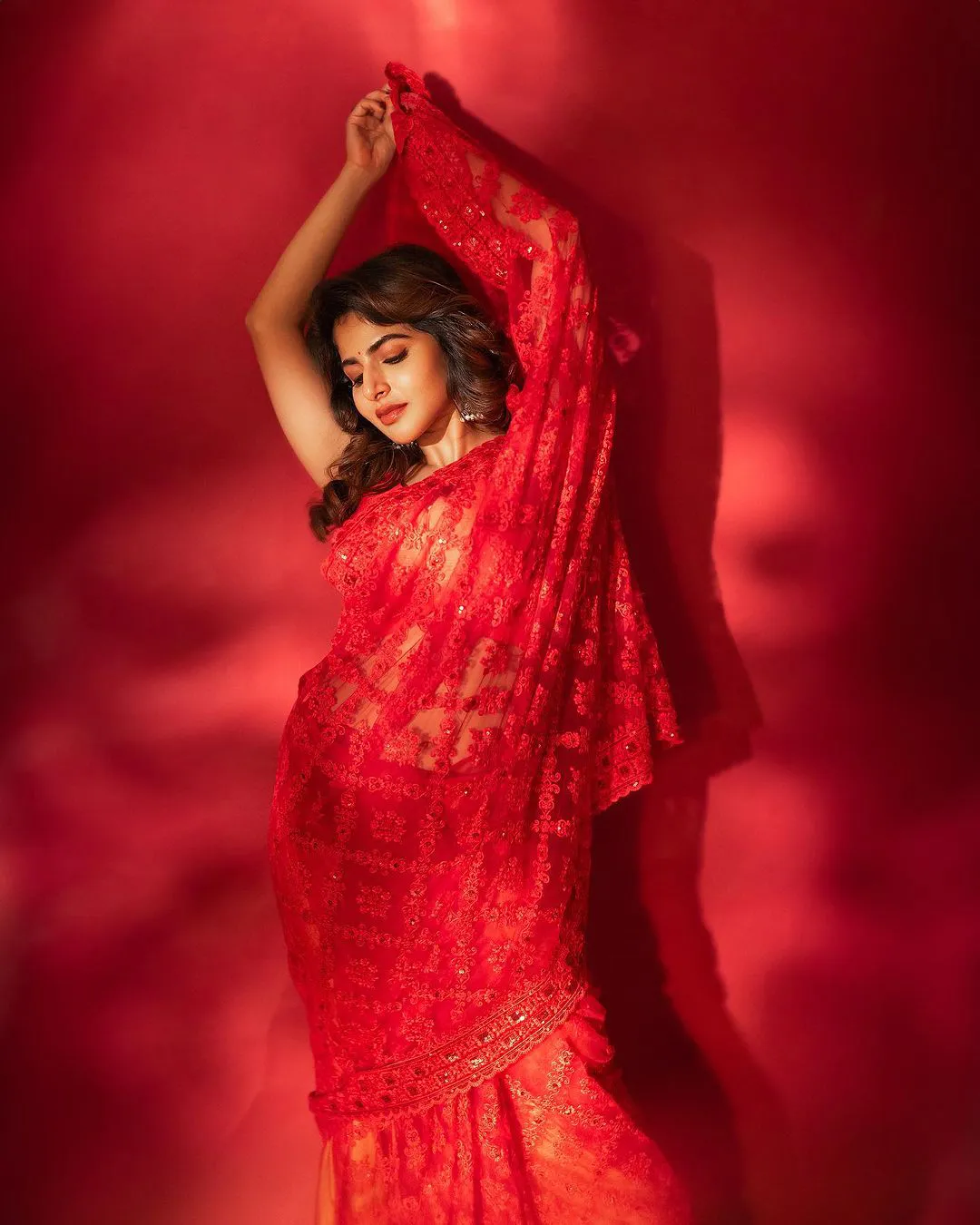 Tamil Actress Iswarya Menon shines in red saree like as rose Photos