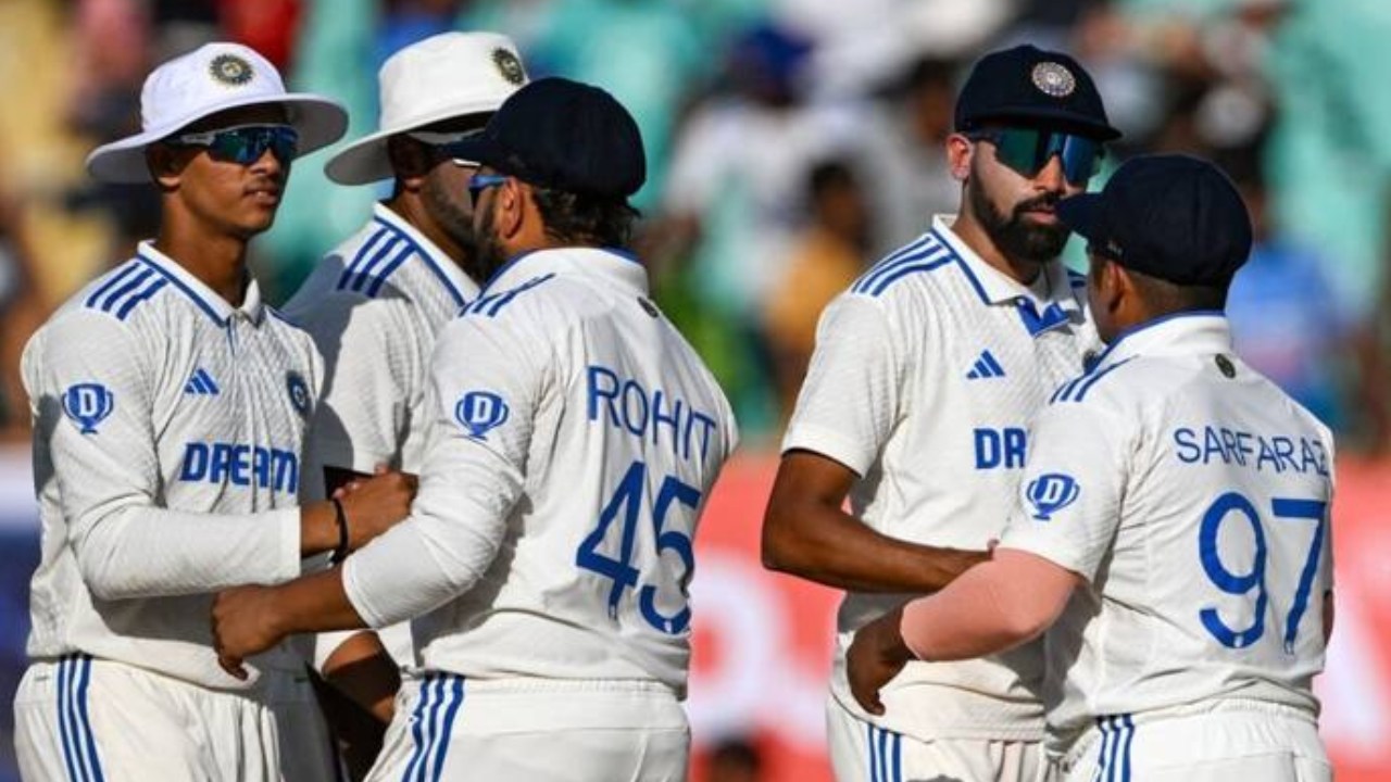 IND vs ENG : నాల్గో టెస్ట్ కోసం టీమిండియాలో కీలక మార్పులు.. రోహిత్ తరువాత ఎవరు? IND vs ENG : నాల్గో టెస్ట్ కోసం టీమిండియాలో కీలక మార్పులు.. రోహిత్ తరువాత ఎవరు?