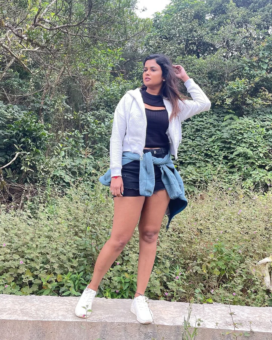 Telugu Actress Ariyana Glory enjoying vacation photos