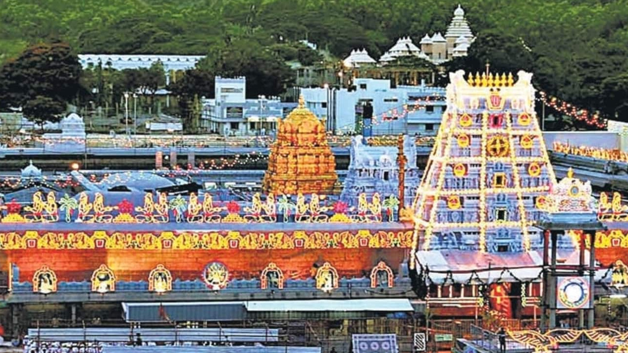 తిరుమలలో ఘనంగా రథసప్తమి వేడుకలు.. ఆర్జిత సేవలు రద్దు తిరుమలలో ఘనంగా రథసప్తమి వేడుకలు.. ఆర్జిత సేవలు రద్దు