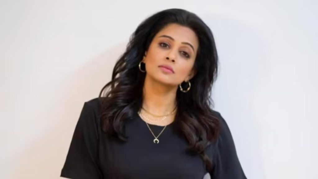 Tollywood Heroine Priyamani viral comments about Bollywood stars Paparazzi culture