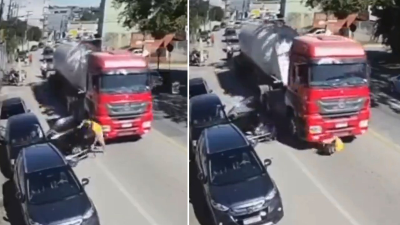 Road Safety : వణుకు పుట్టించే వీడియో షేర్ చేసిన వీసీ సజ్జనార్.. కారు డోర్ తీసేటప్పుడు జాగ్రత్త.. Road Safety : వణుకు పుట్టించే వీడియో షేర్ చేసిన వీసీ సజ్జనార్.. కారు డోర్ తీసేటప్పుడు జాగ్రత్త..