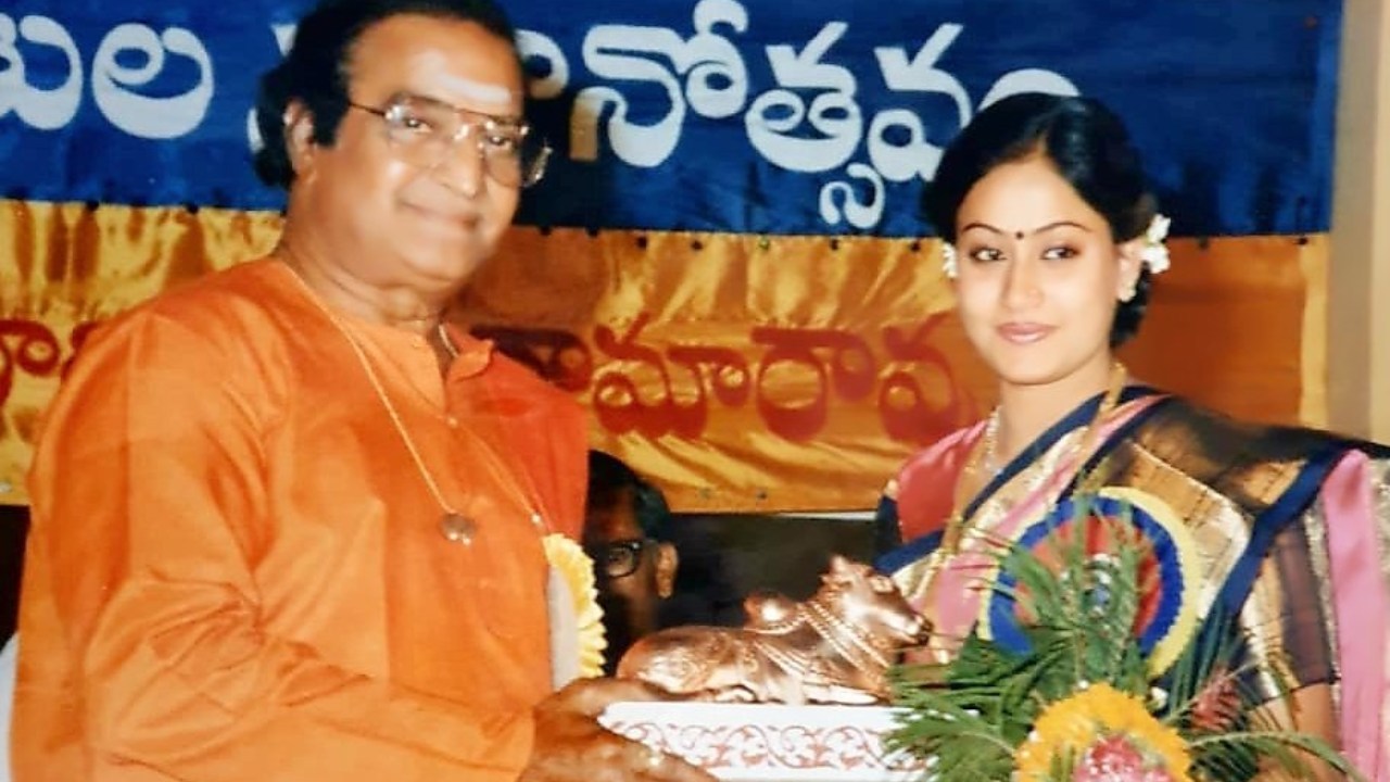 Vijayashanti : ఎన్టీఆర్కూ భారతరత్న ప్రకటించాలి.. ఈ అంశాన్ని జాతీయస్థాయికి తీసుకెళ్లాలి Vijayashanti : ఎన్టీఆర్కూ భారతరత్న ప్రకటించాలి.. ఈ అంశాన్ని జాతీయస్థాయికి తీసుకెళ్లాలి