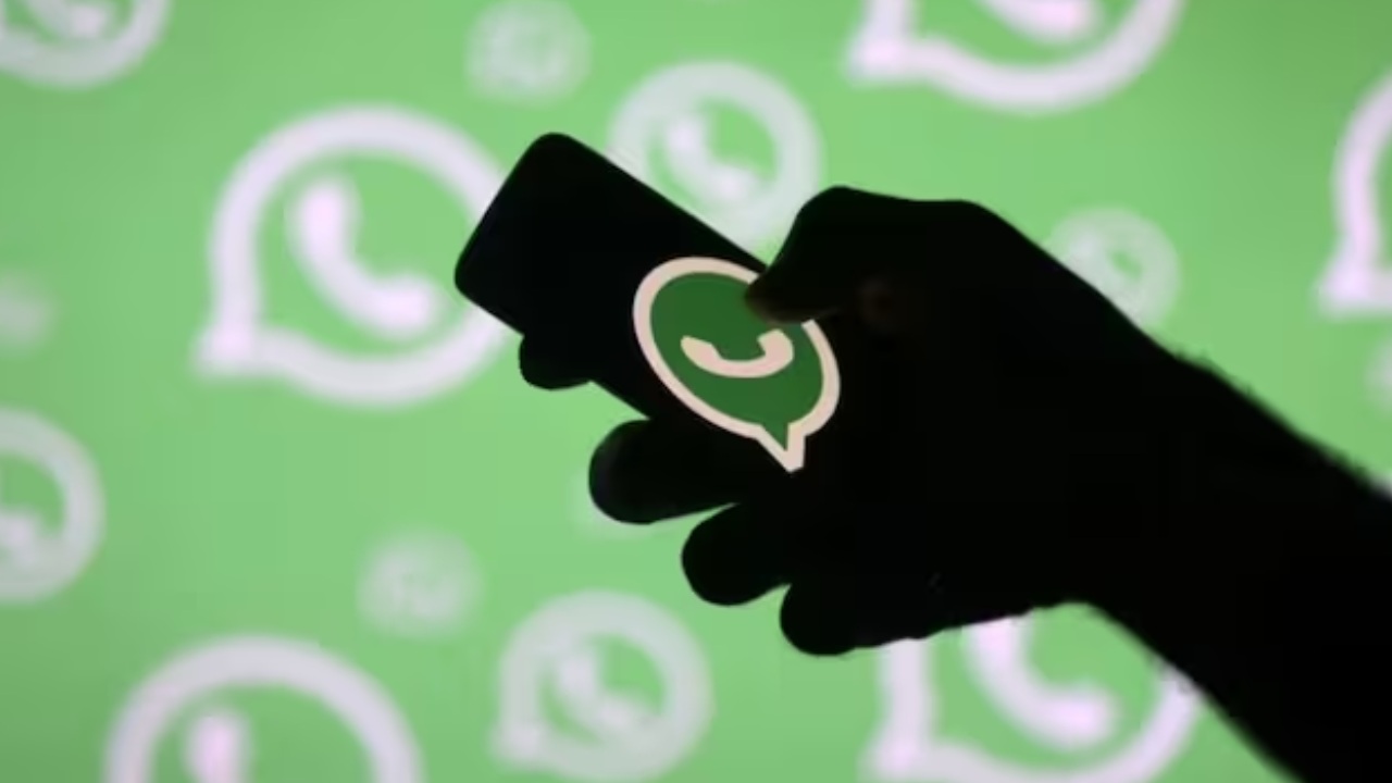 WhatsApp now allow users to block spam numbers directly from the lock screen