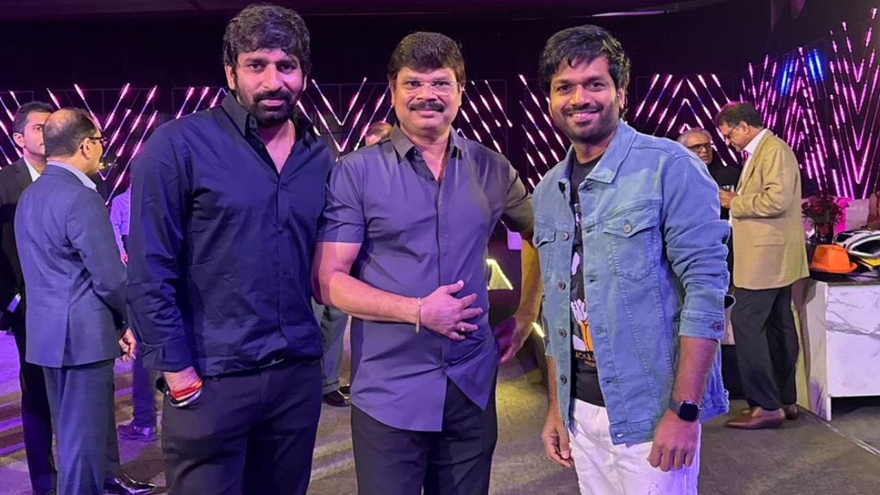 Balakrishna : బాలయ్యకి హ్యాట్రిక్ ఇచ్చిన ముగ్గురు డైరెక్టర్స్ ఒకే ఫ్రేమ్ లో.. అదిరింది అంటున్న అభిమానులు.. Balakrishna : బాలయ్యకి హ్యాట్రిక్ ఇచ్చిన ముగ్గురు డైరెక్టర్స్ ఒకే ఫ్రేమ్ లో.. అదిరింది అంటున్న అభిమానులు..