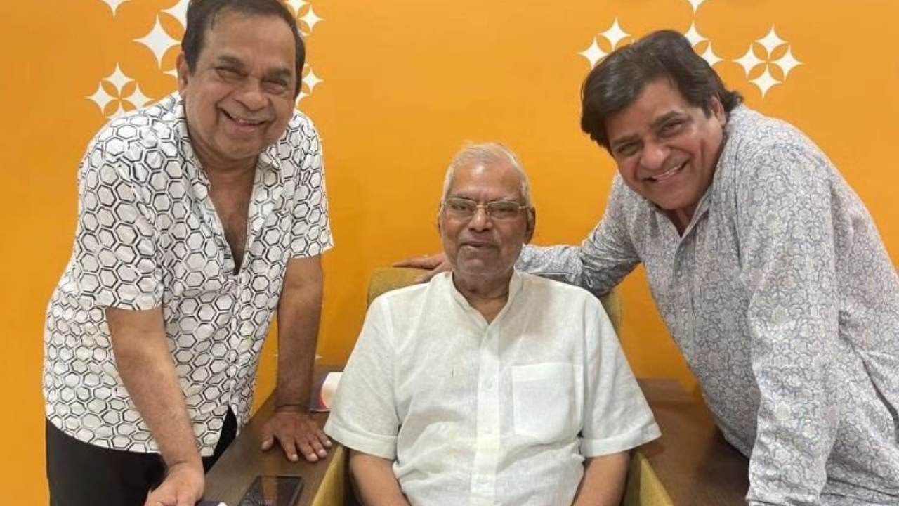 ముగ్గురు స్టార్స్ కలిసిన వేళ.. నవ్వుల మేళా.. వైరల్ అవుతున్న ఫొటో.. ముగ్గురు స్టార్స్ కలిసిన వేళ.. నవ్వుల మేళా.. వైరల్ అవుతున్న ఫొటో..
