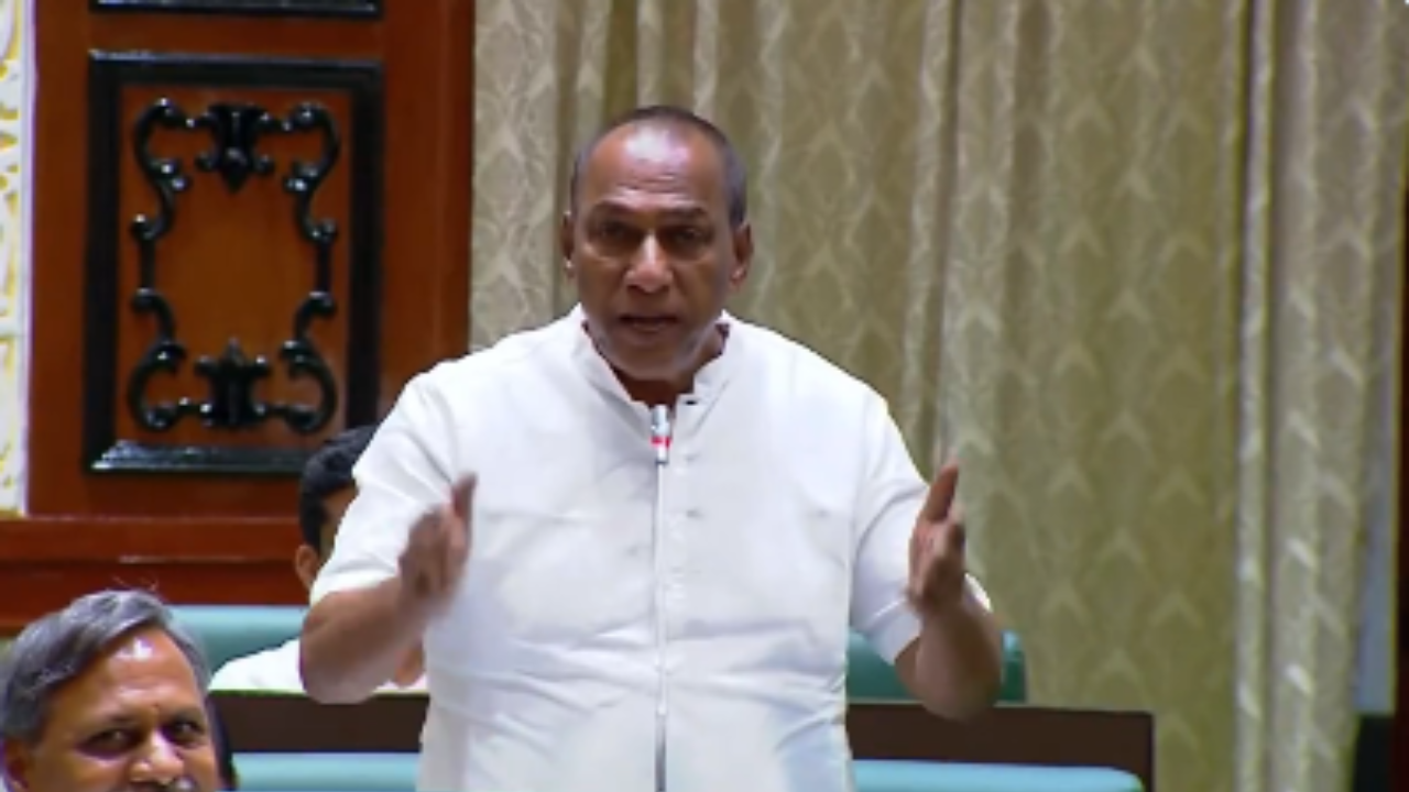 ఆ రెండు రోజుల్లో వేలాది పెళ్లిళ్లు.. సెలవులు కావాలి: అసెంబ్లీలో మల్లారెడ్డి ఆ రెండు రోజుల్లో వేలాది పెళ్లిళ్లు.. సెలవులు కావాలి: అసెంబ్లీలో మల్లారెడ్డి
