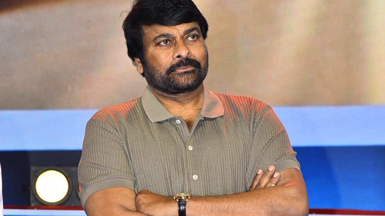Chiranjeevi : మరోసారి ఇండైరెక్ట్గా డైరెక్టర్స్కి క్లాస్ పీకిన చిరంజీవి.. ఆపరేషన్ వాలెంటైన్ సినిమా డైరెక్టర్ గురించి చెప్తూ.. Chiranjeevi : మరోసారి ఇండైరెక్ట్గా డైరెక్టర్స్కి క్లాస్ పీకిన చిరంజీవి.. ఆపరేషన్ వాలెంటైన్ సినిమా డైరెక్టర్ గురించి చెప్తూ..