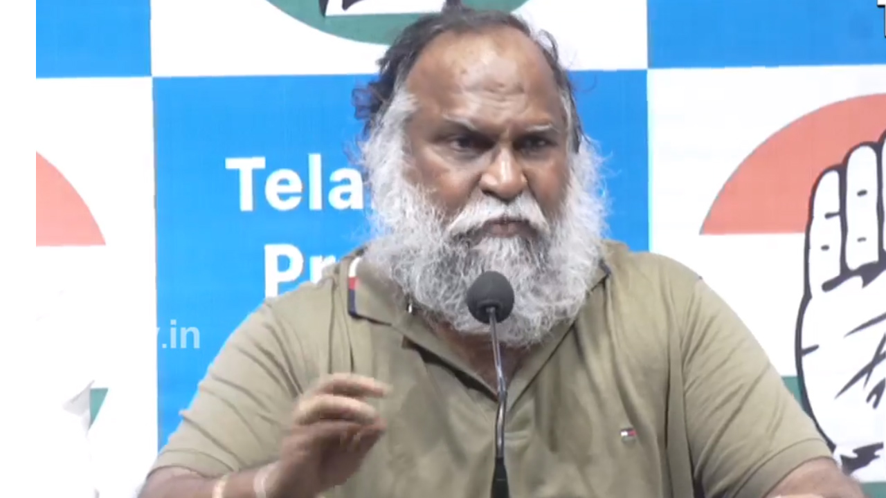 Jagga Reddy: ఫిరాయింపుల గురించి నేను మాట్లాడలేను.. ఎందుకంటే..?: జగ్గారెడ్డి Jagga Reddy: ఫిరాయింపుల గురించి నేను మాట్లాడలేను.. ఎందుకంటే..?: జగ్గారెడ్డి