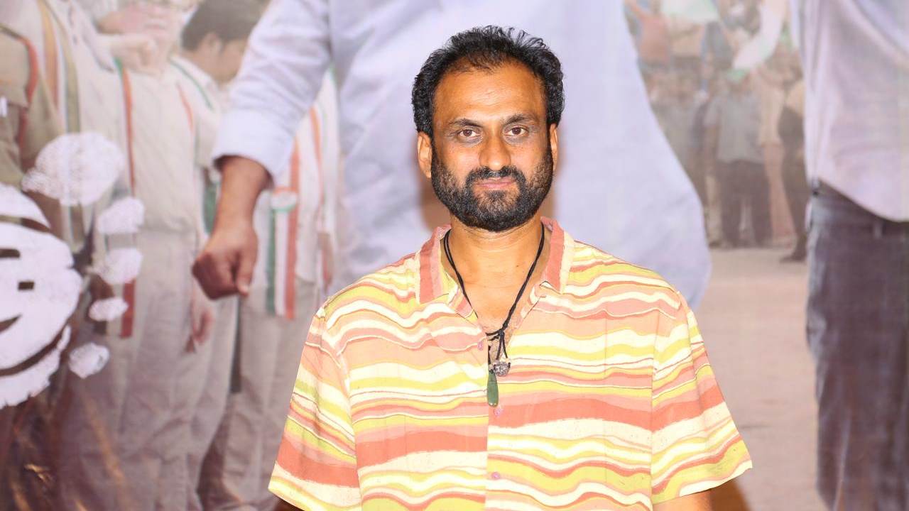 Mahi V Raghav : రాయలసీమకు సినీ ఇండస్ట్రీ ఏం చేసింది? ‘యాత్ర’ దర్శకుడు మహి వి.రాఘవ్ సంచలన వ్యాఖ్యలు.. Mahi V Raghav : రాయలసీమకు సినీ ఇండస్ట్రీ ఏం చేసింది? ‘యాత్ర’ దర్శకుడు మహి వి.రాఘవ్ సంచలన వ్యాఖ్యలు..