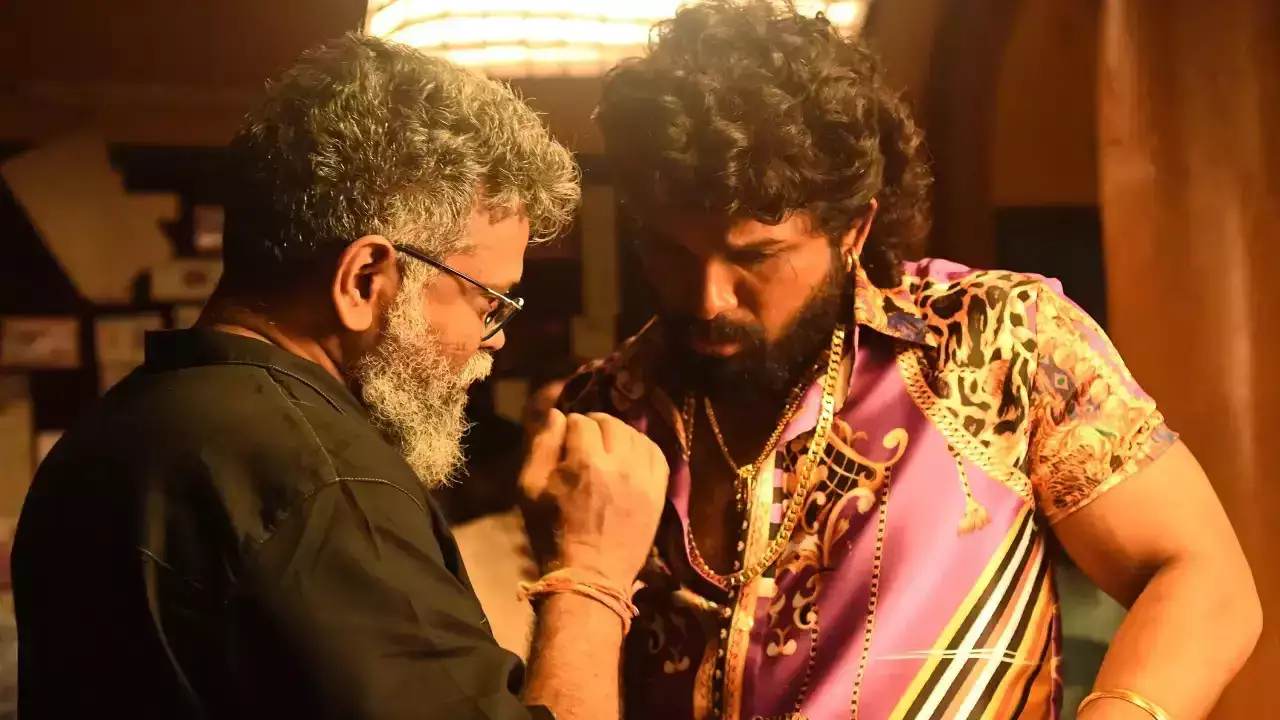 Pushpa 2 : శ్రీవల్లి తీసిన సుకుమార్ ఫొటోతో.. ‘పుష్ప 2’ వాయిదాపై క్లారిటీ ఇచ్చిన టీం.. Pushpa 2 : శ్రీవల్లి తీసిన సుకుమార్ ఫొటోతో.. ‘పుష్ప 2’ వాయిదాపై క్లారిటీ ఇచ్చిన టీం..