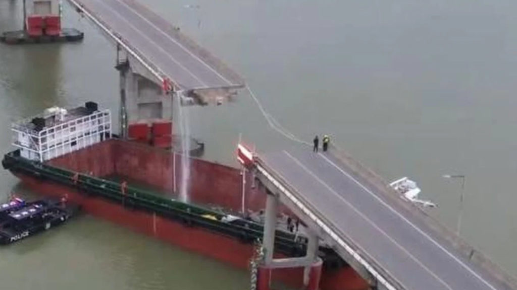 Ship rams bridge plunging cars into river in China Guangzhou