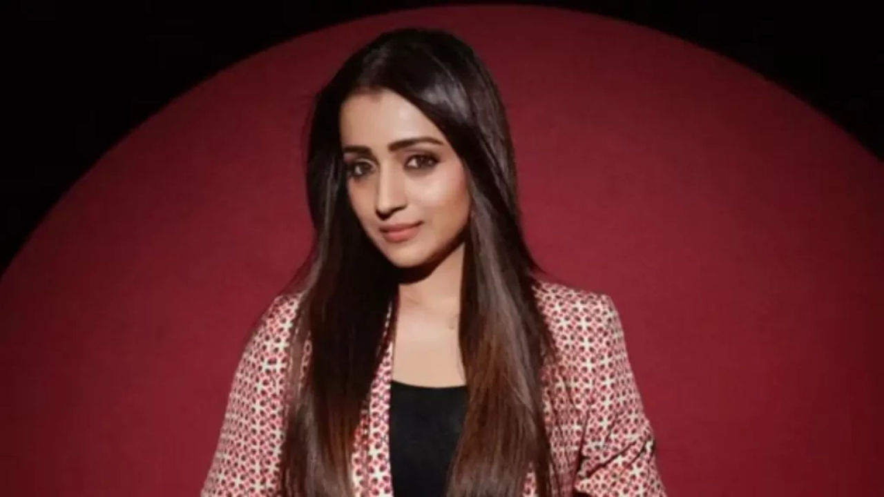 Trisha : త్రిషతో అంత ఈజీ కాదు.. పొలిటికల్ లీడర్కి లాయర్ నోటీసులు.. ఇక తగ్గేదేలే.. Trisha : త్రిషతో అంత ఈజీ కాదు.. పొలిటికల్ లీడర్కి లాయర్ నోటీసులు.. ఇక తగ్గేదేలే..